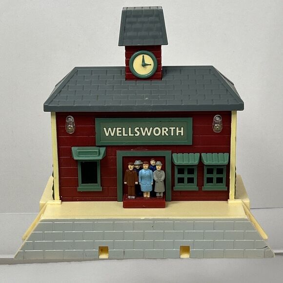 Thomas & Friends Train Wellsworth Station Light Up Sound WORKS Take Along - Picture 3 of 8